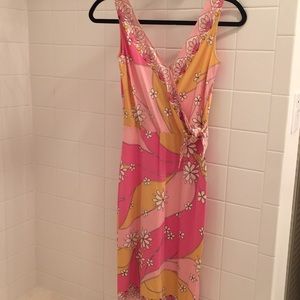 Beautiful silk/slight stretch Pretty Pattern